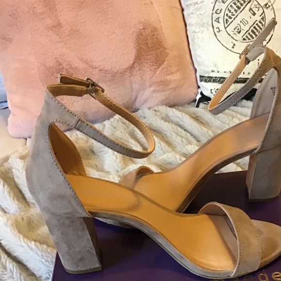 SOLD!Steve Madden- Beella Ankle strap block heel - Picture 5 of 6